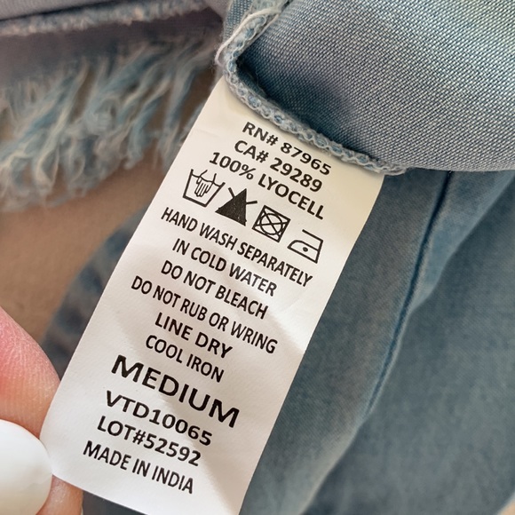 Chambray shirt with two pockets and fringe at bottom! - Picture 8 of 8